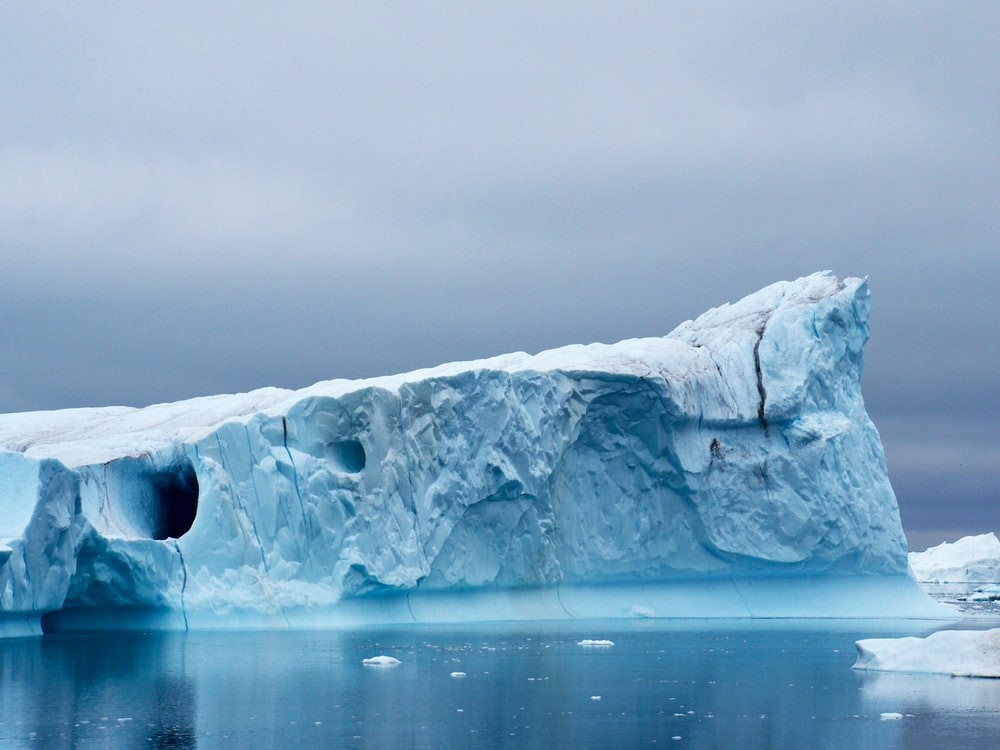 Text Box: Een ijsberg in Groenland (foto Unsplash.com)
